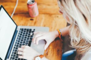 5 razões para investir em seguidores e atrair mais clientes de design