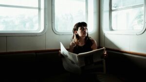 Para encontrar os melhores bancos de imagens gratuitos e pagos, considere opções como Unsplash, Pexels e Pixabay para uso liv