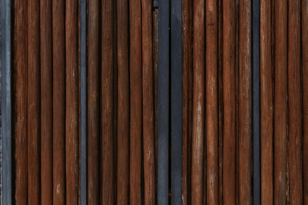 Para otimizar o uso de texturas e grãos no design, é crucial entender seu impacto psicológico e estético. Eles adicionam prof